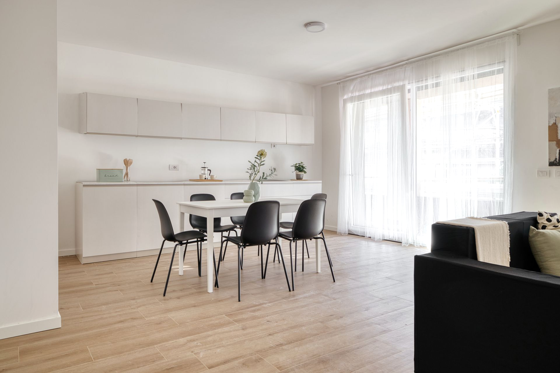 HOME STAGING APPARTAMENTO CAMPIONE CUCINA CARTONE