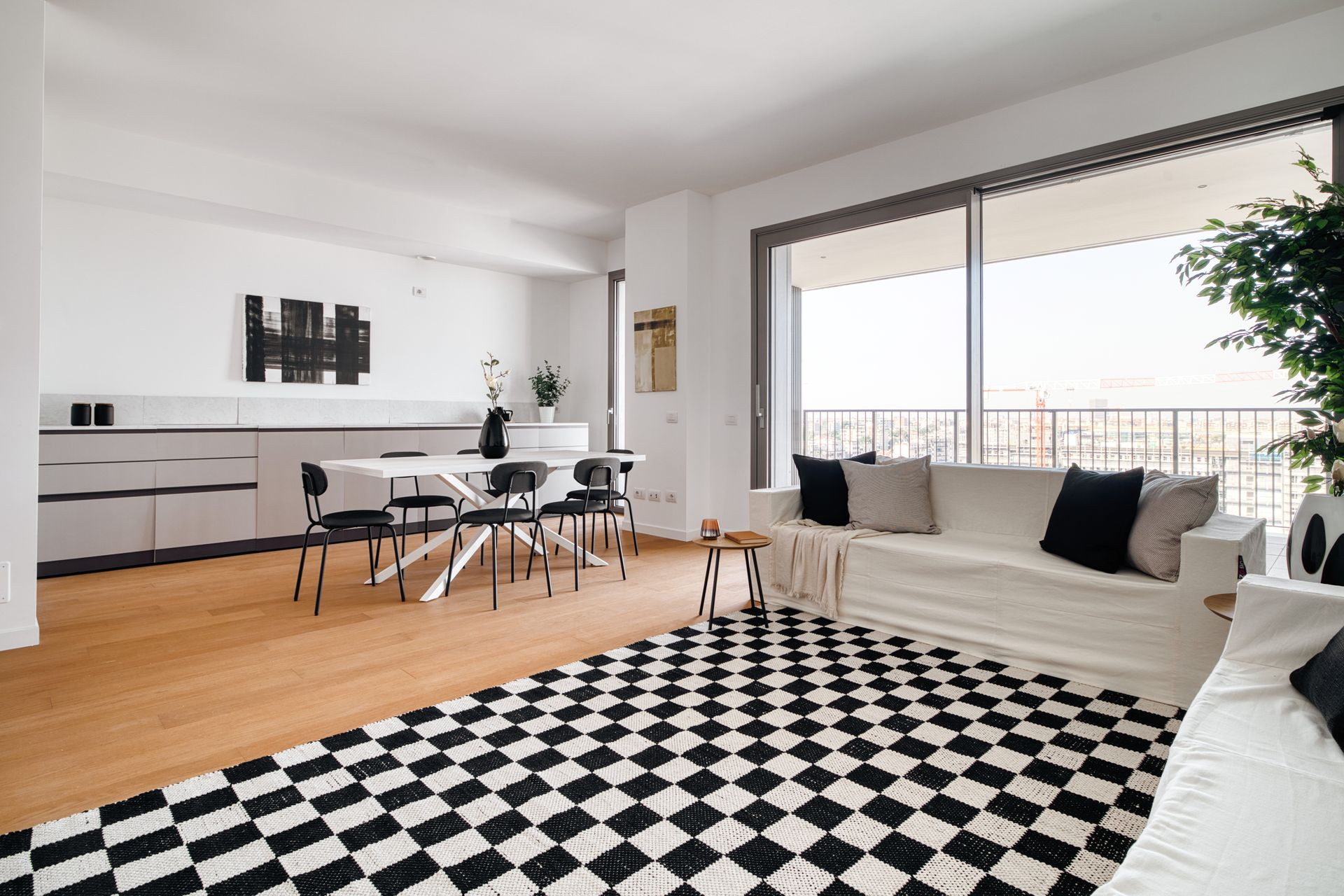 home staging MOBILI IN CARTONE DOPO