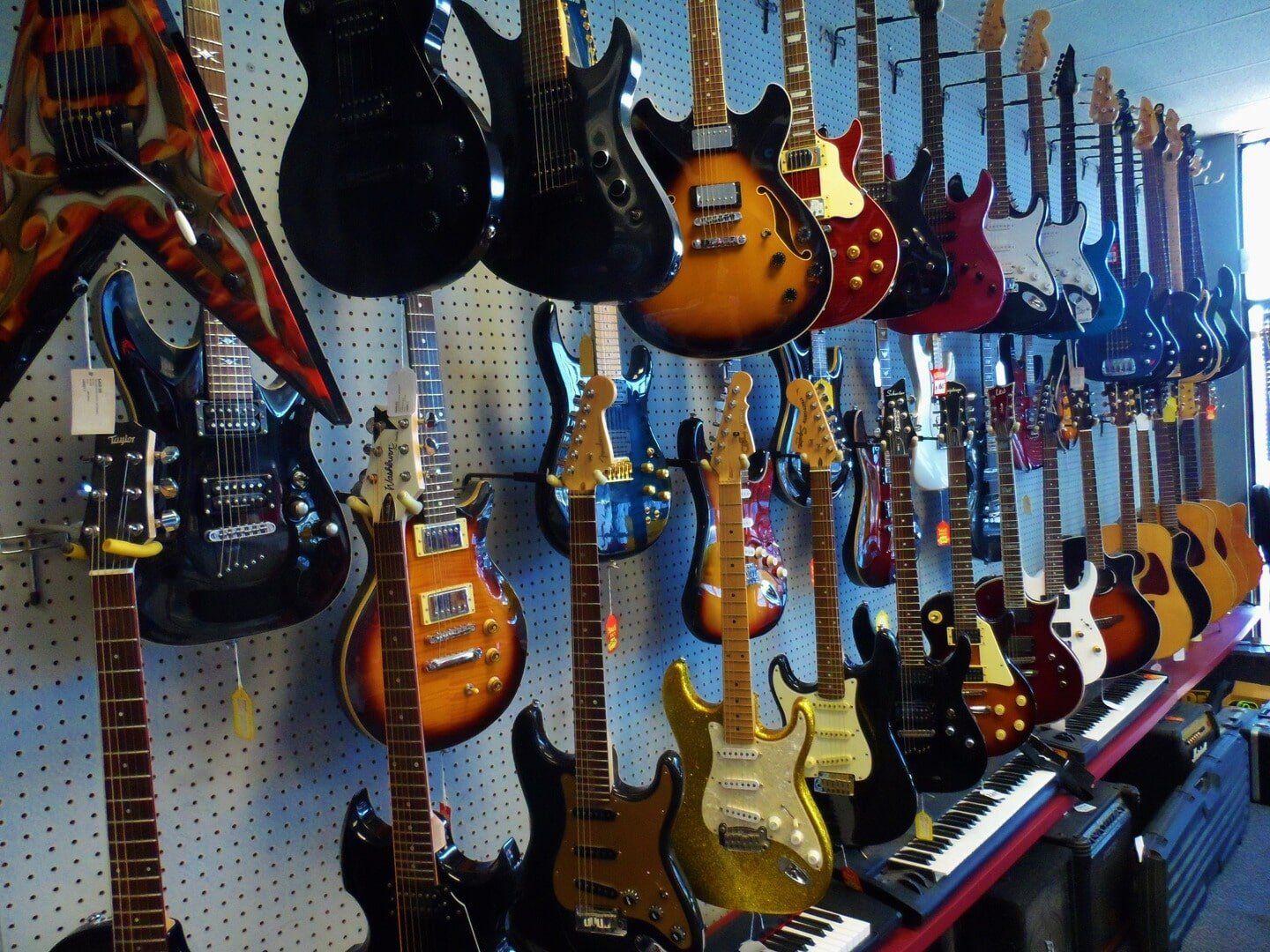 Electric Guitars - instruments in Victorville, CA