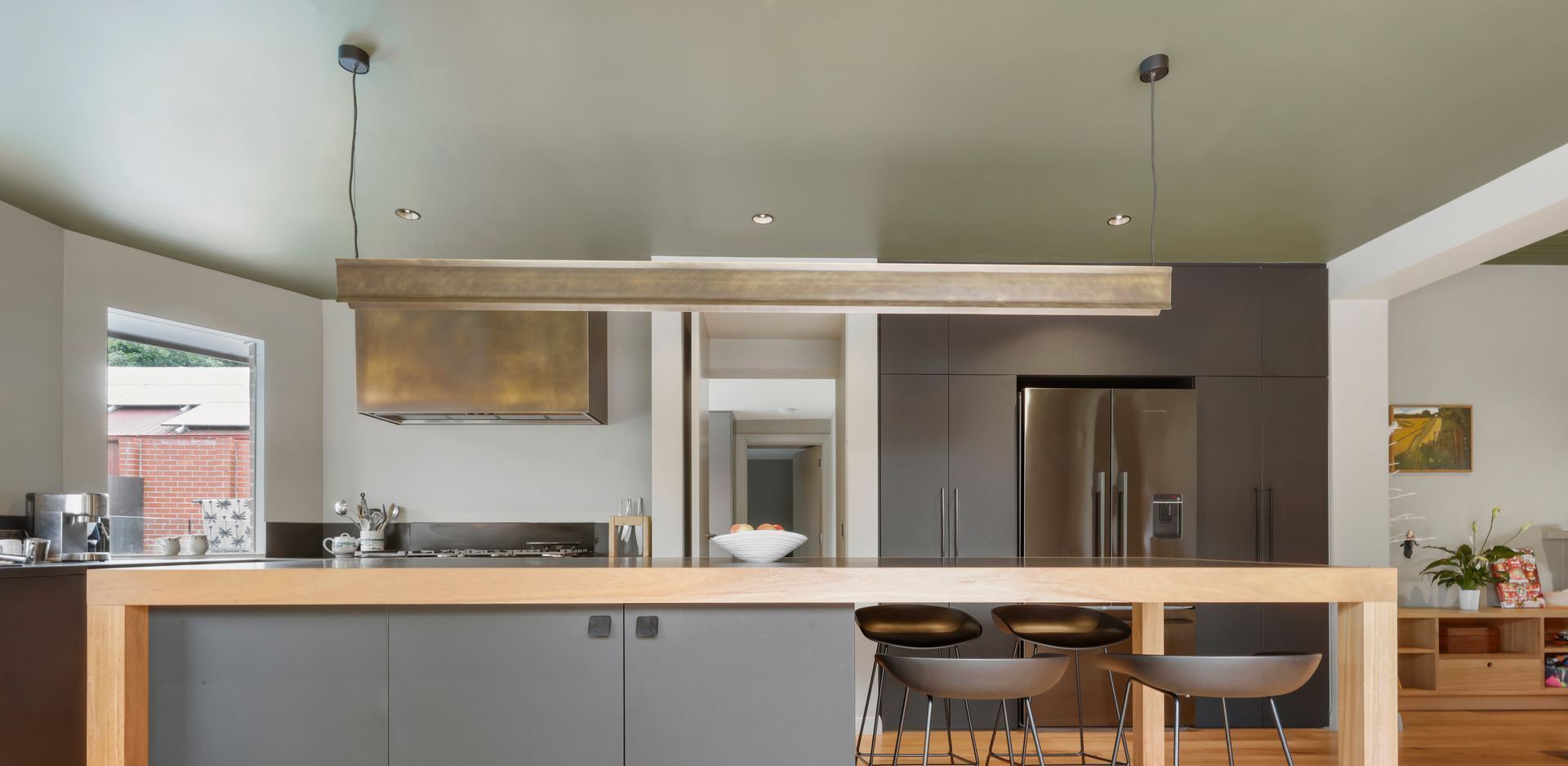 Image of a kitchen that's just been renovated.