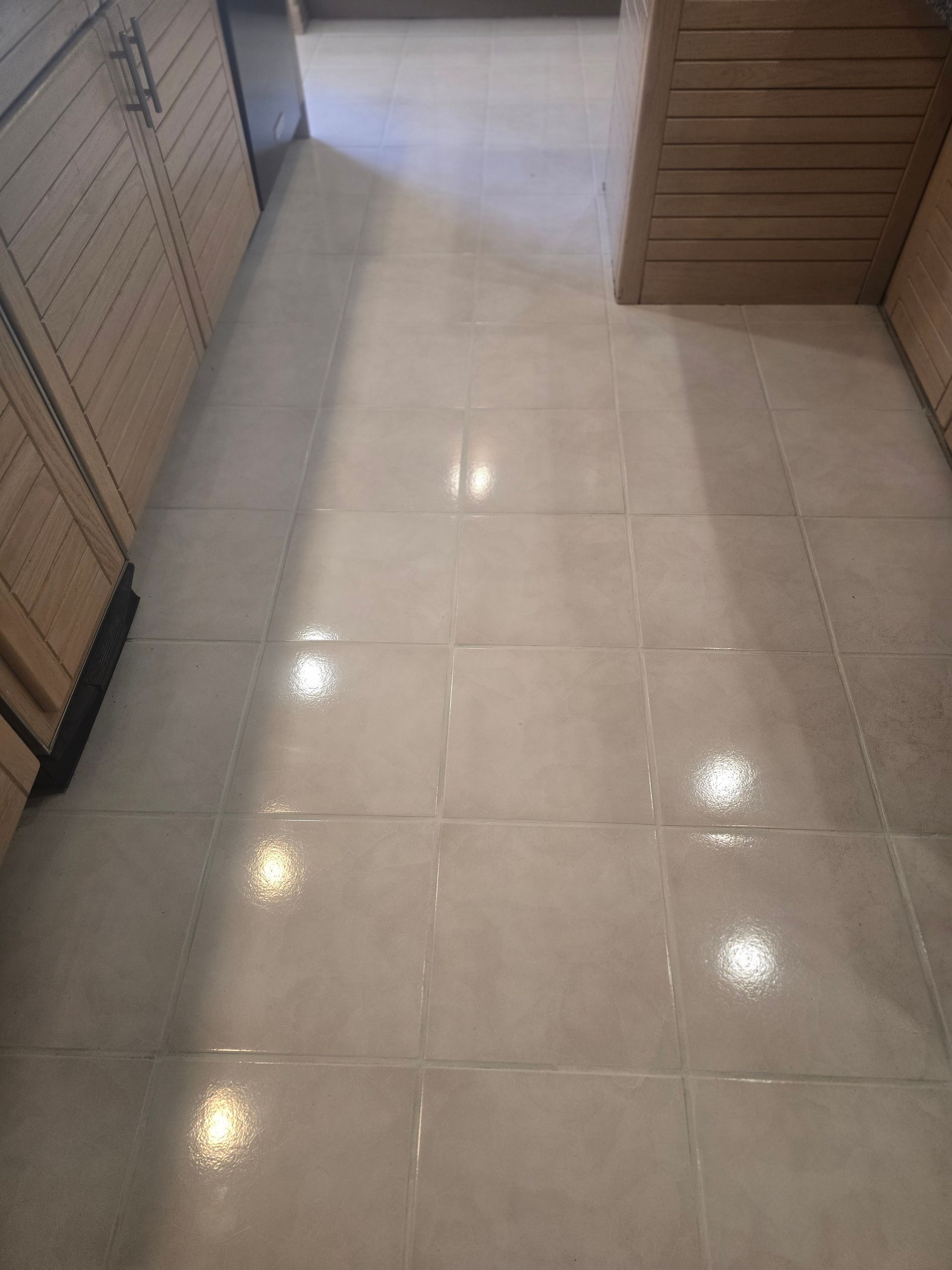 A kitchen sink with a faucet on top of it