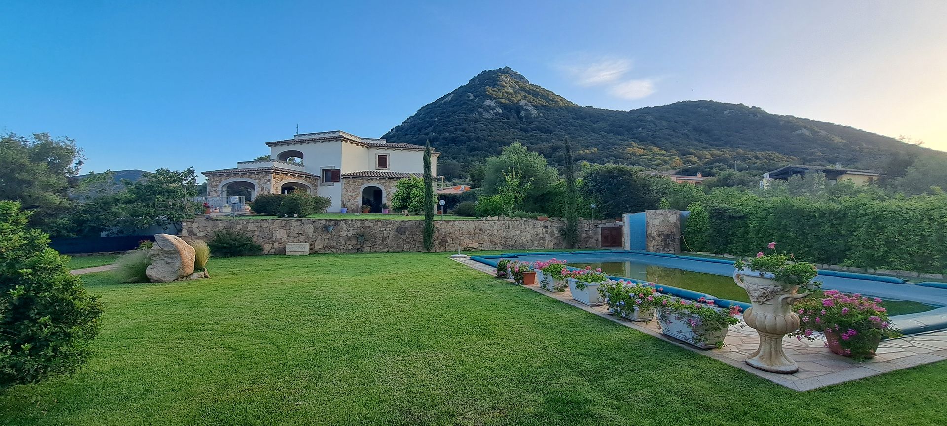 villa la pietra bianca sardegna