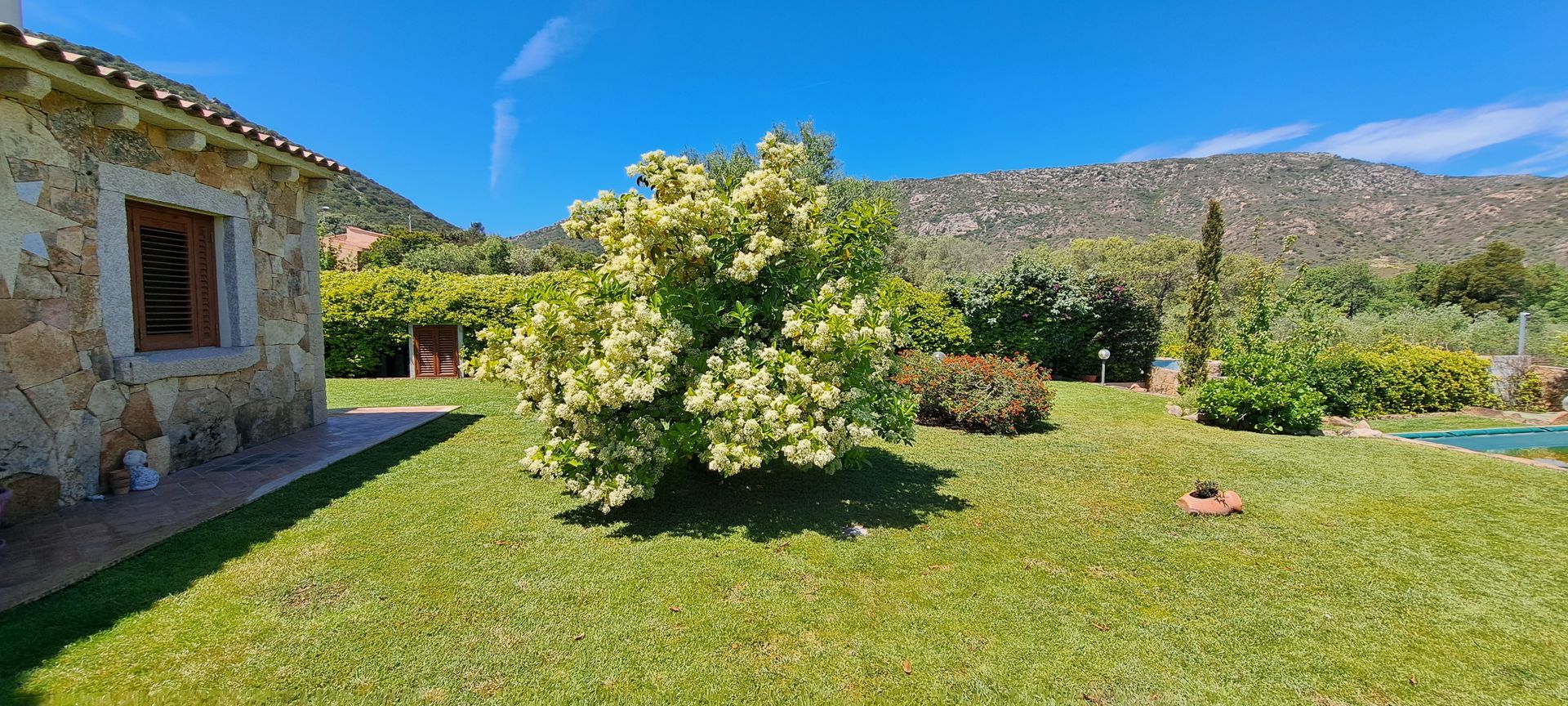 villa la pietra bianca sardegna