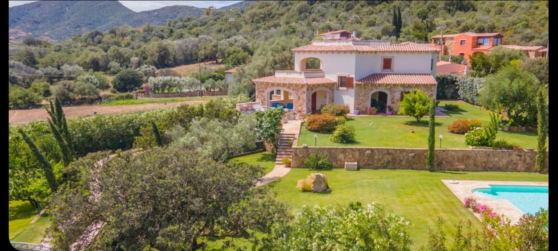 villa la pietra bianca sardegna