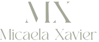 Logotipo de MIX sobre el nombre Micaela Xavier en texto gris claro.