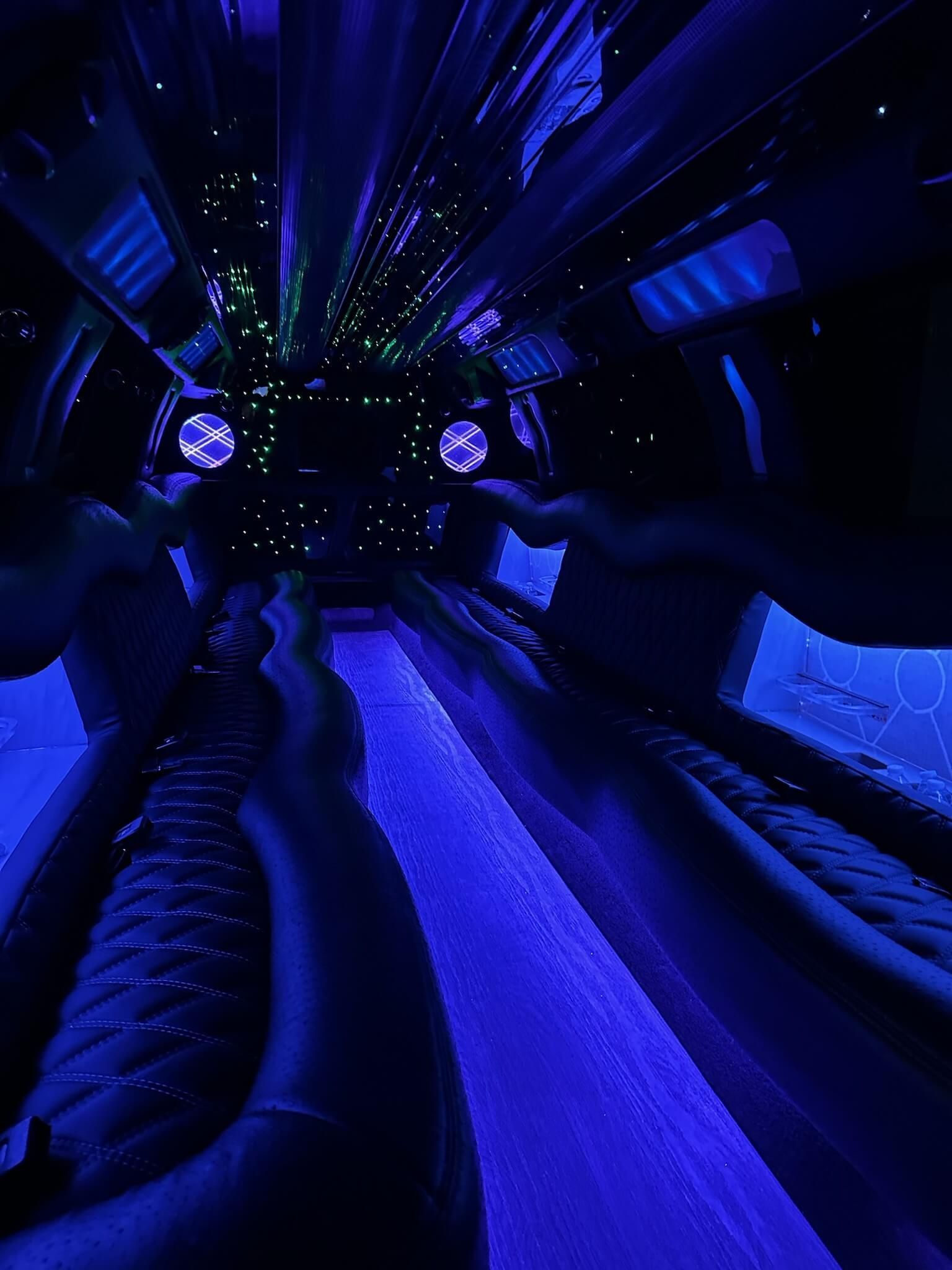 stretch escalade limos
