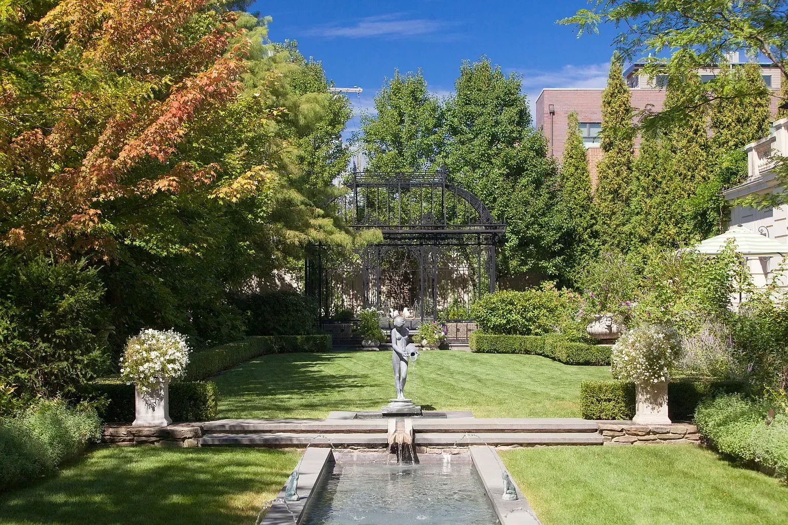 There is a fountain in the middle of the garden
