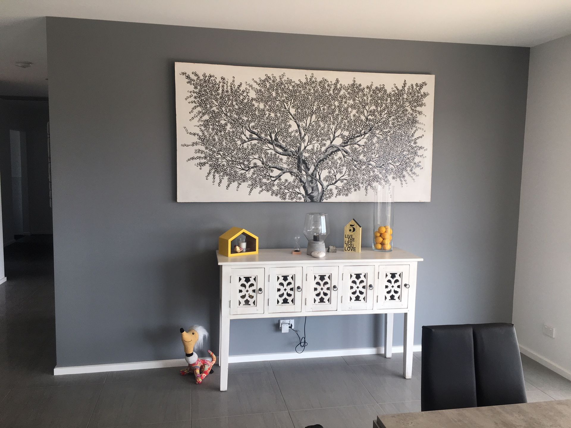 Grey paint job on residential entry wall. Residential Painting Contractor in armidale. Painted entry hall