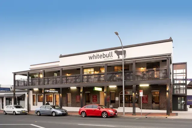 Front of Whitebull Hotel in Armidale painted by Love Paint. Commercial Exterior Paint Work