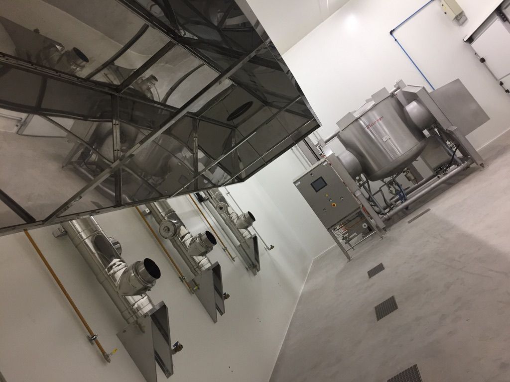 Comprehension du besoin, analyse fonctionnelle, architecture réseau, gestion du process: régulation, variation, controle commande et supervision.