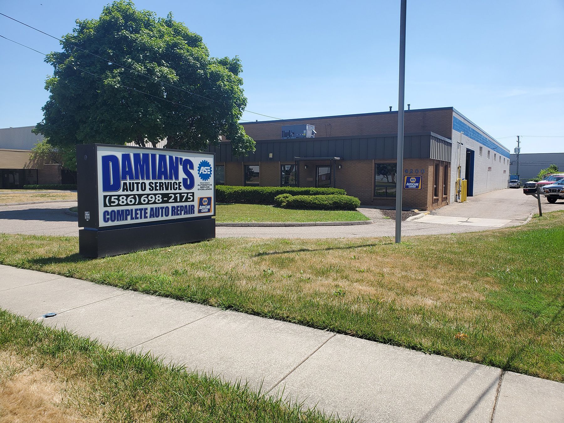 Sign of Damian's Auto Service in Sterling Heights, MI