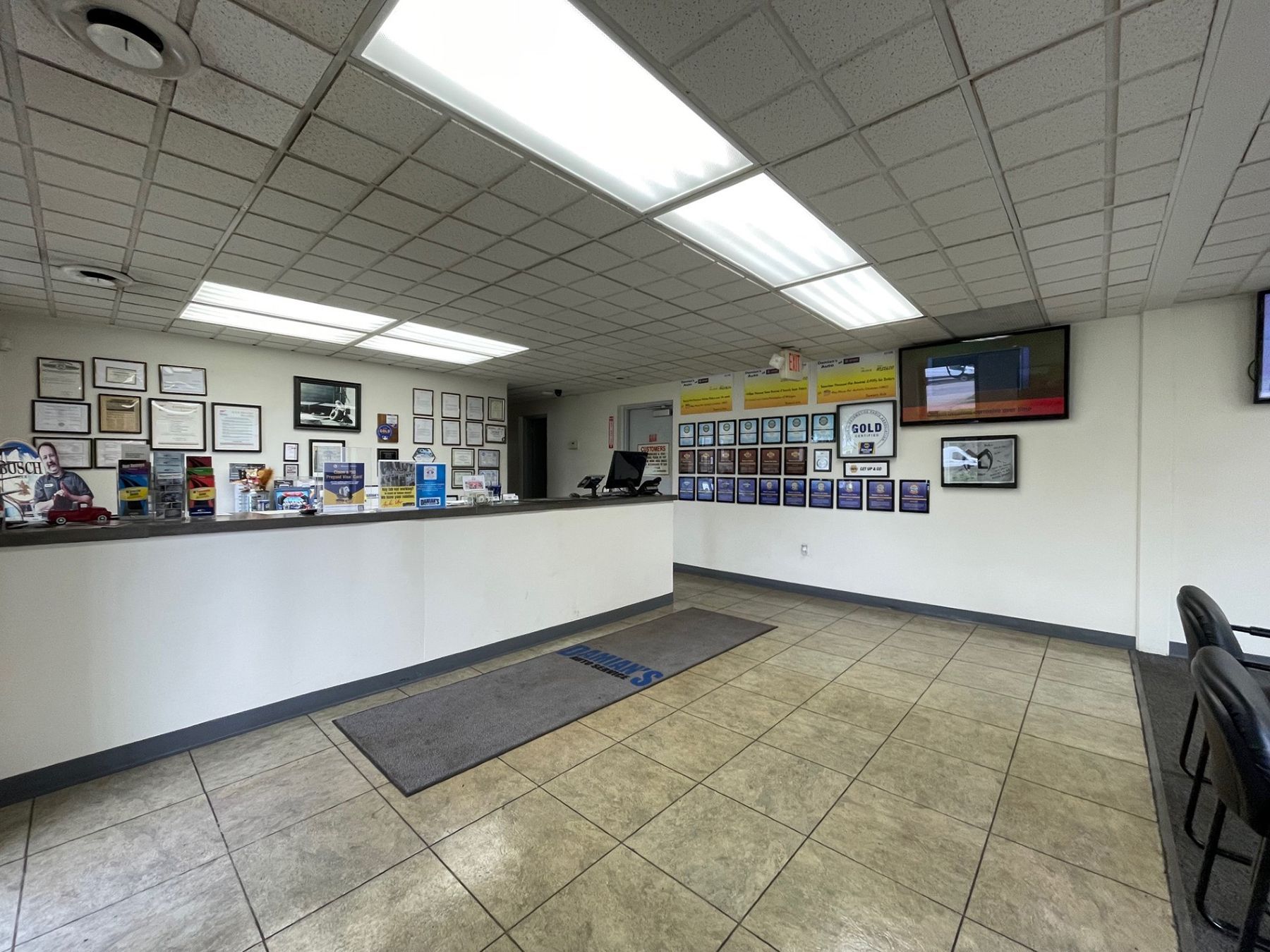 Damian's Auto Service's Reception Desk