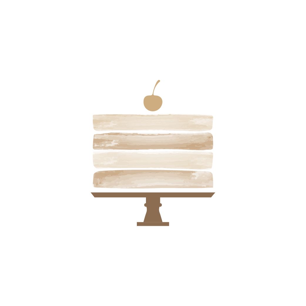 Torta su un'alzata, strati di acquerello beige, con ciliegia sopra.