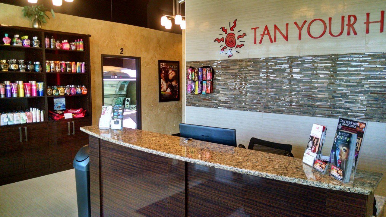 A tanning salon with a sign that says tan your life