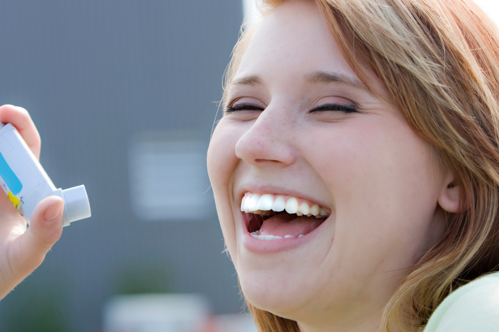 After consulting the best allergist in San Antonio, the woman now experiences relief from her asthma triggered by allergies.
