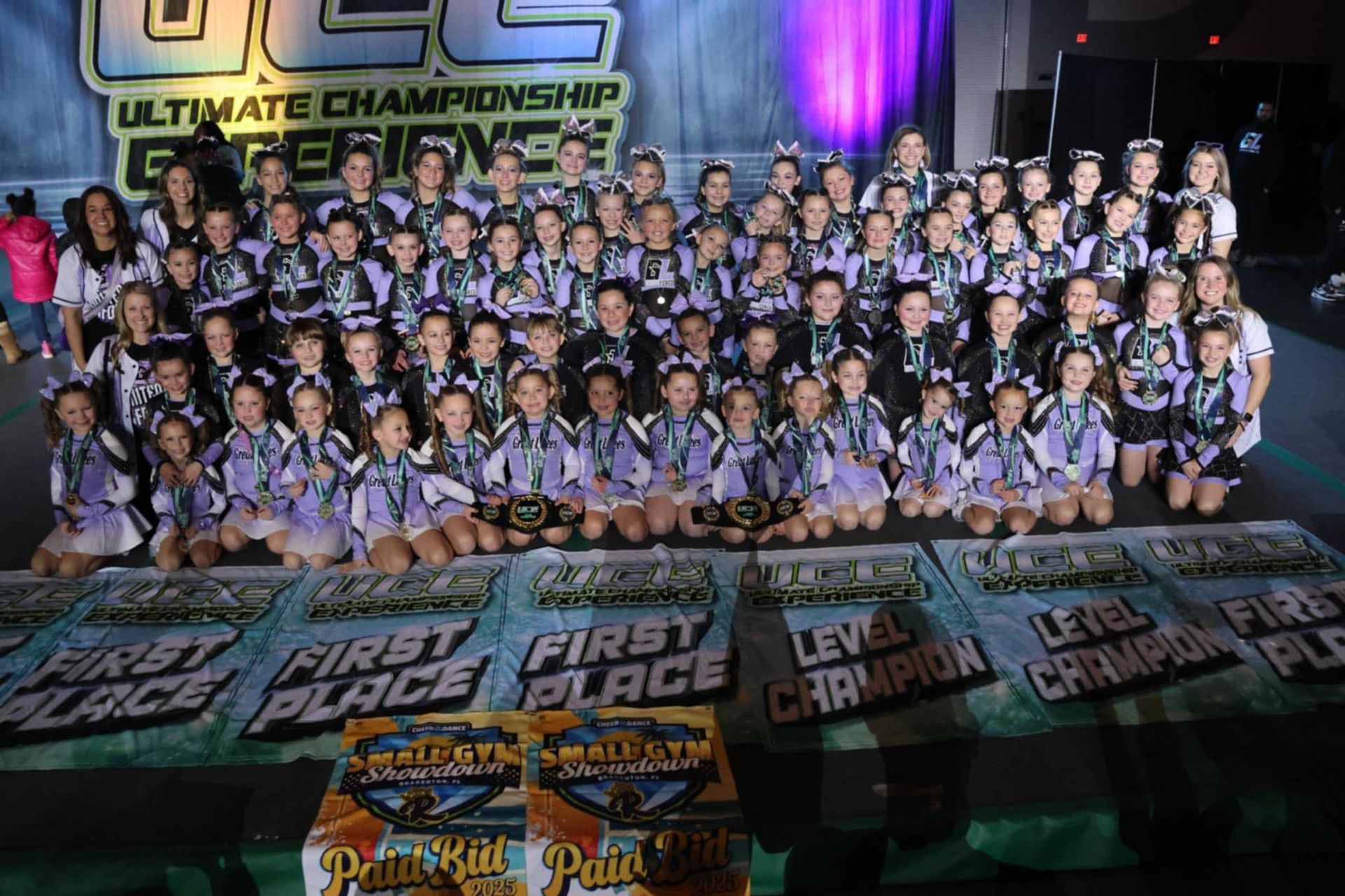 A group of cheerleaders are posing for a picture.