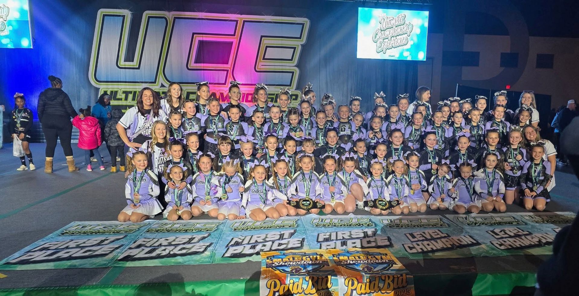 A large group of cheerleaders are posing for a picture.