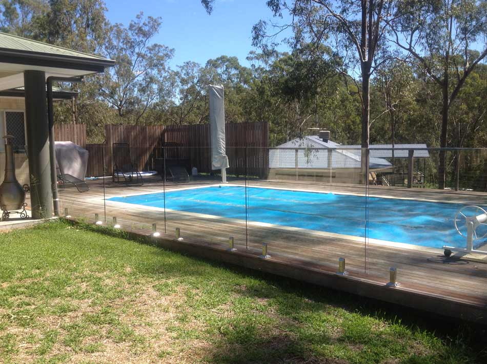 glass fencing around pool