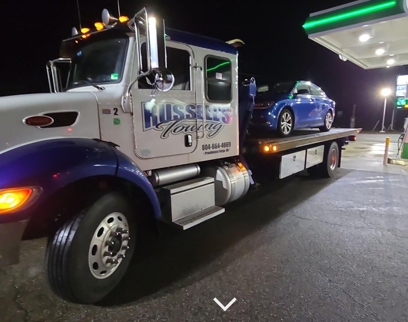 Russell's towing LLC logo