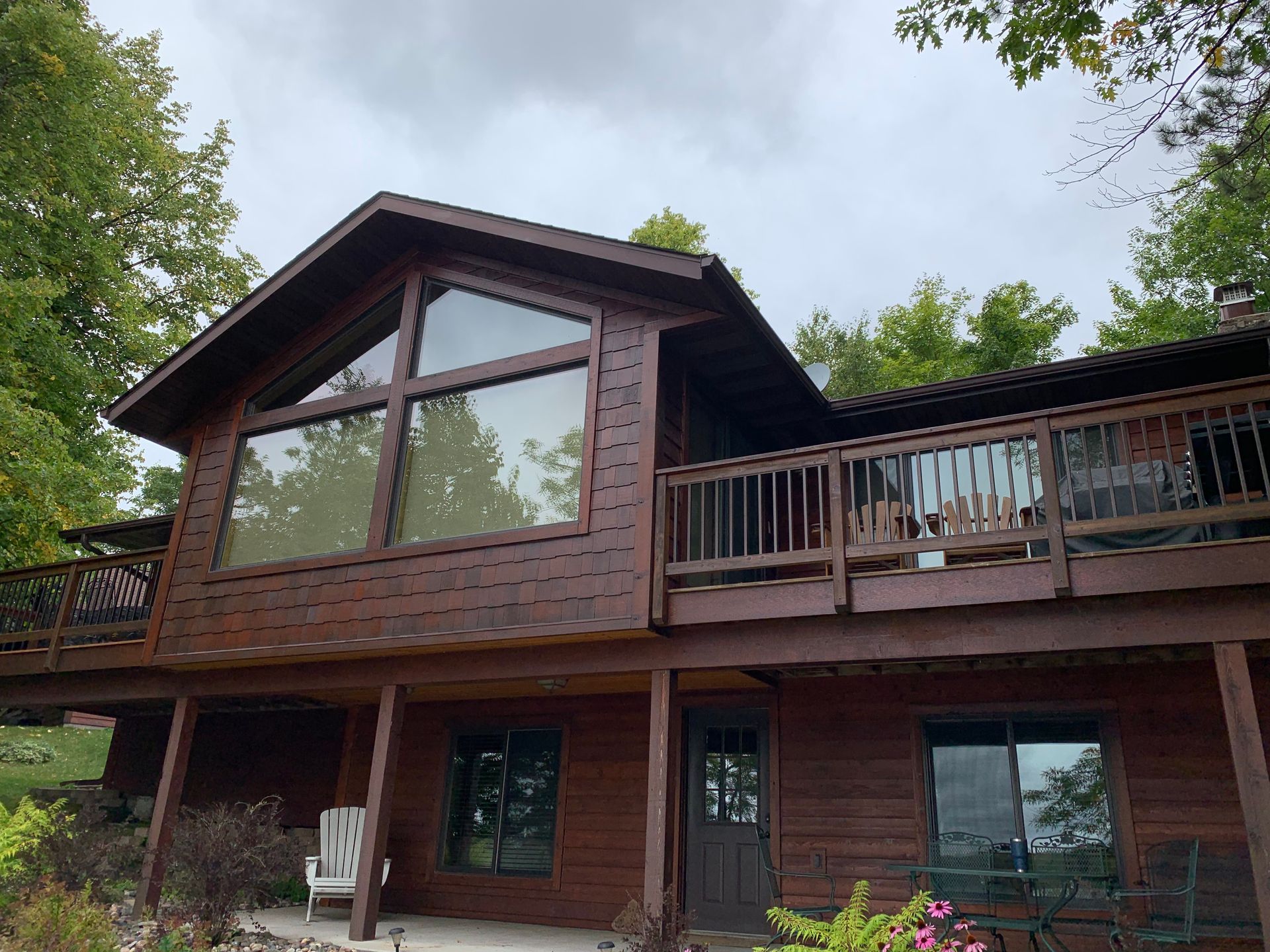 A Large Wooden House – MN - Lifetime Staining and Log Restoration