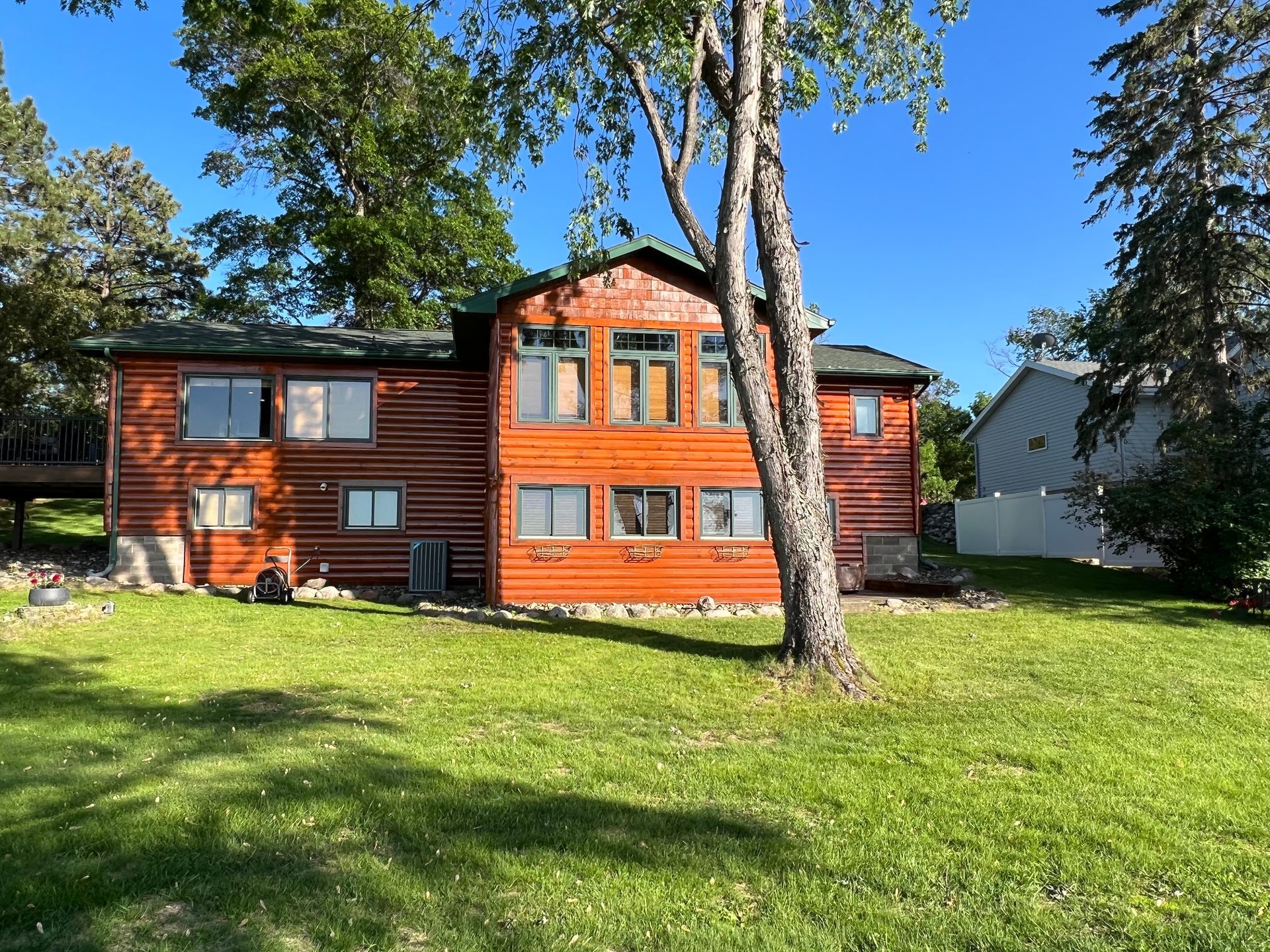 A Large Cabin – MN - Lifetime Staining and Log Restoration