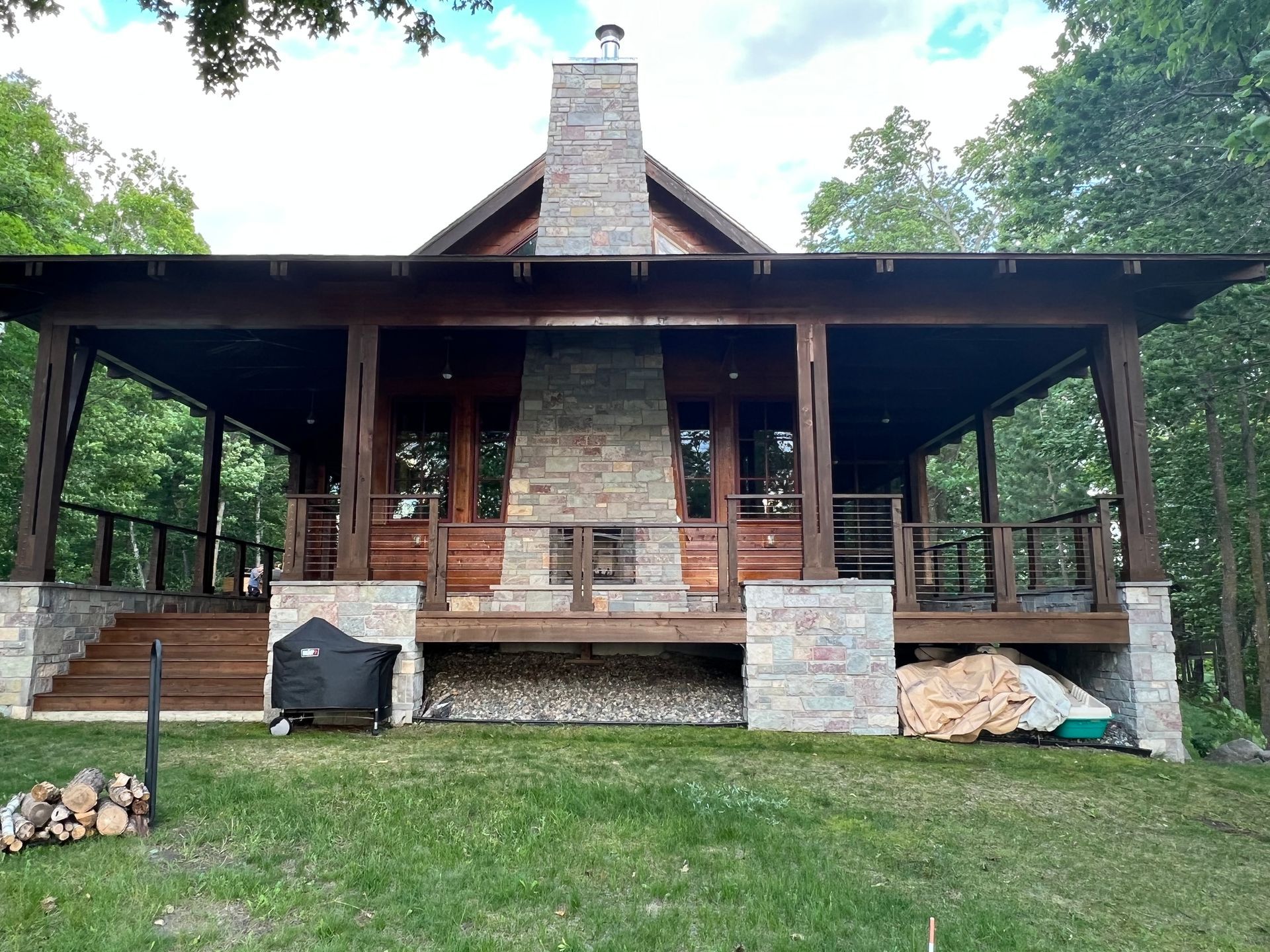 The Front of a Log Cabin – MN - Lifetime Staining and Log Restoration