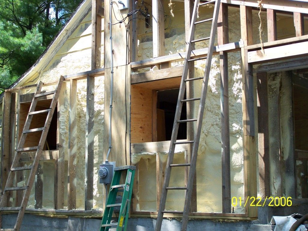 A picture of a house being built in 2006