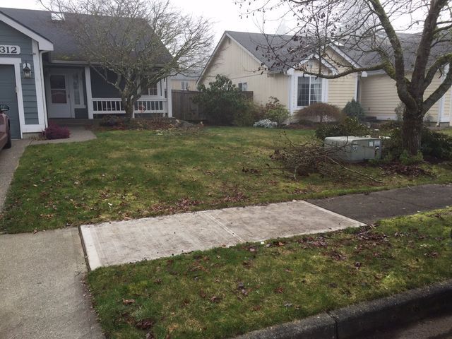 A house with the number 1013 on the front of it