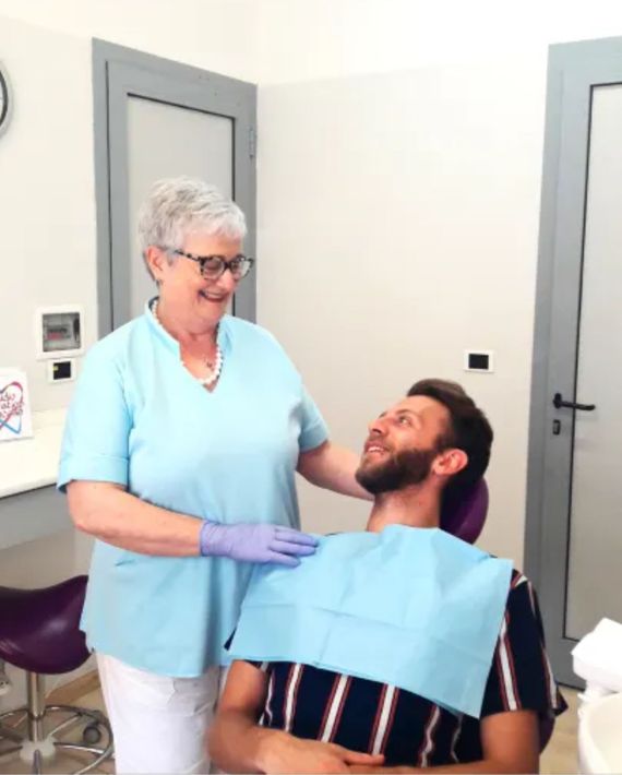dentista con un paziente