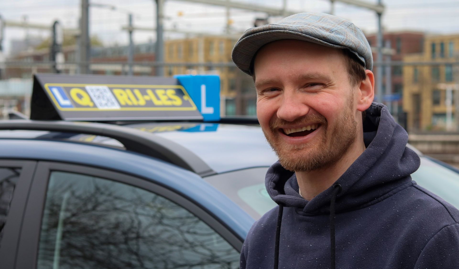 We lachen erop los in de lessen, rijden met plezier maakt leren autorijden een stuk makkelijker.
