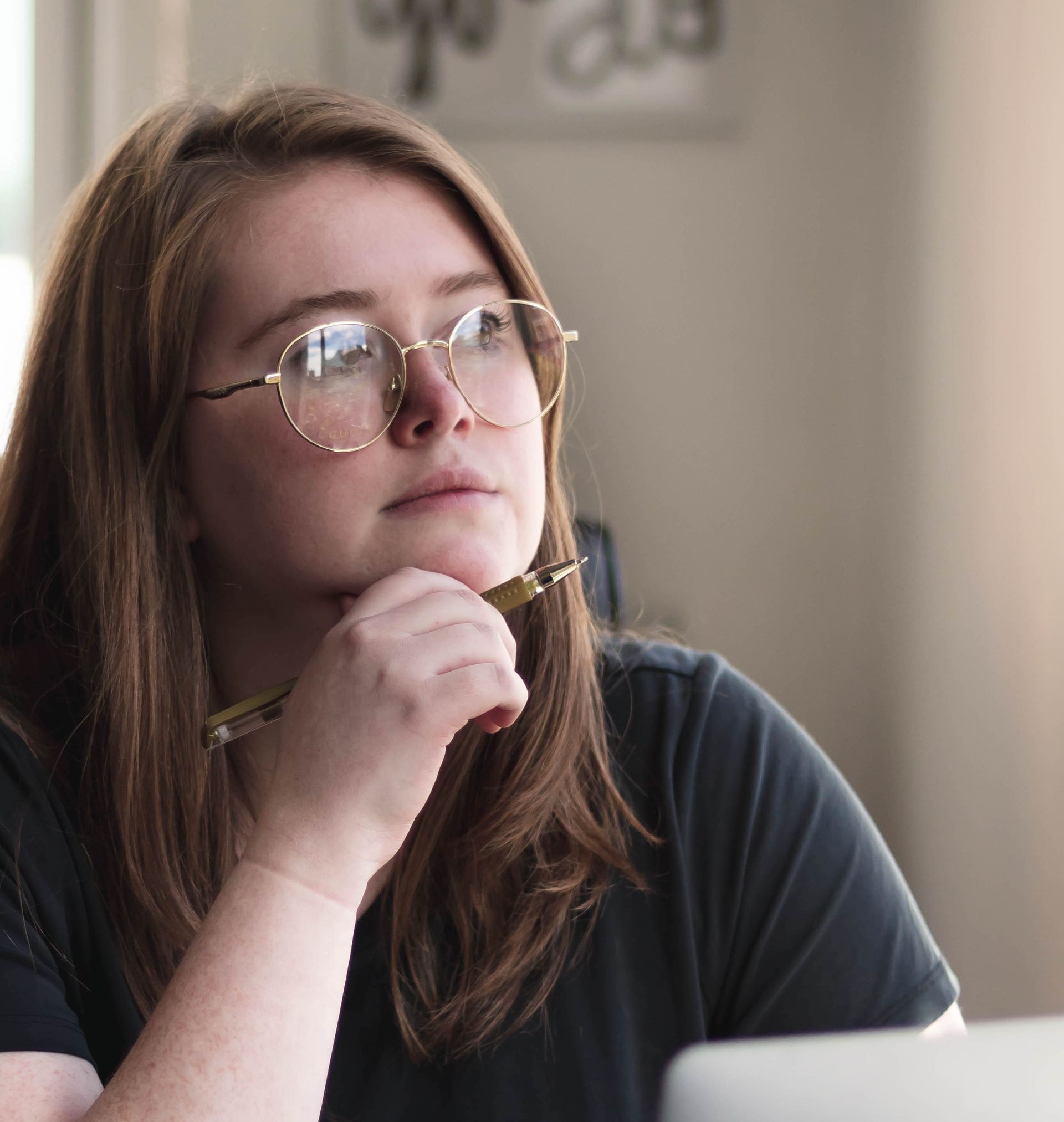 Woman using blue light glasses during her online workday