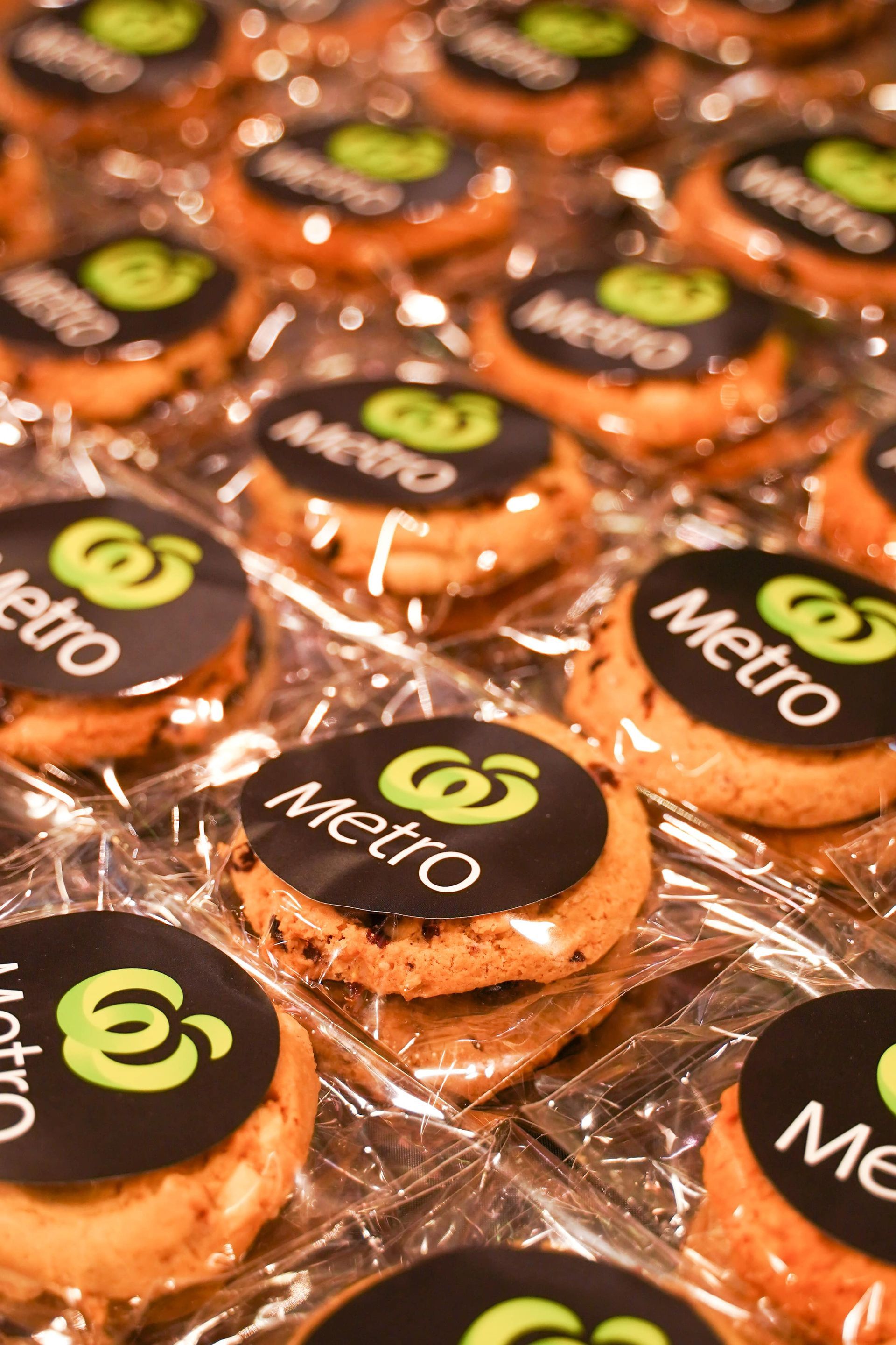 A bunch of cookies with the word metro on them