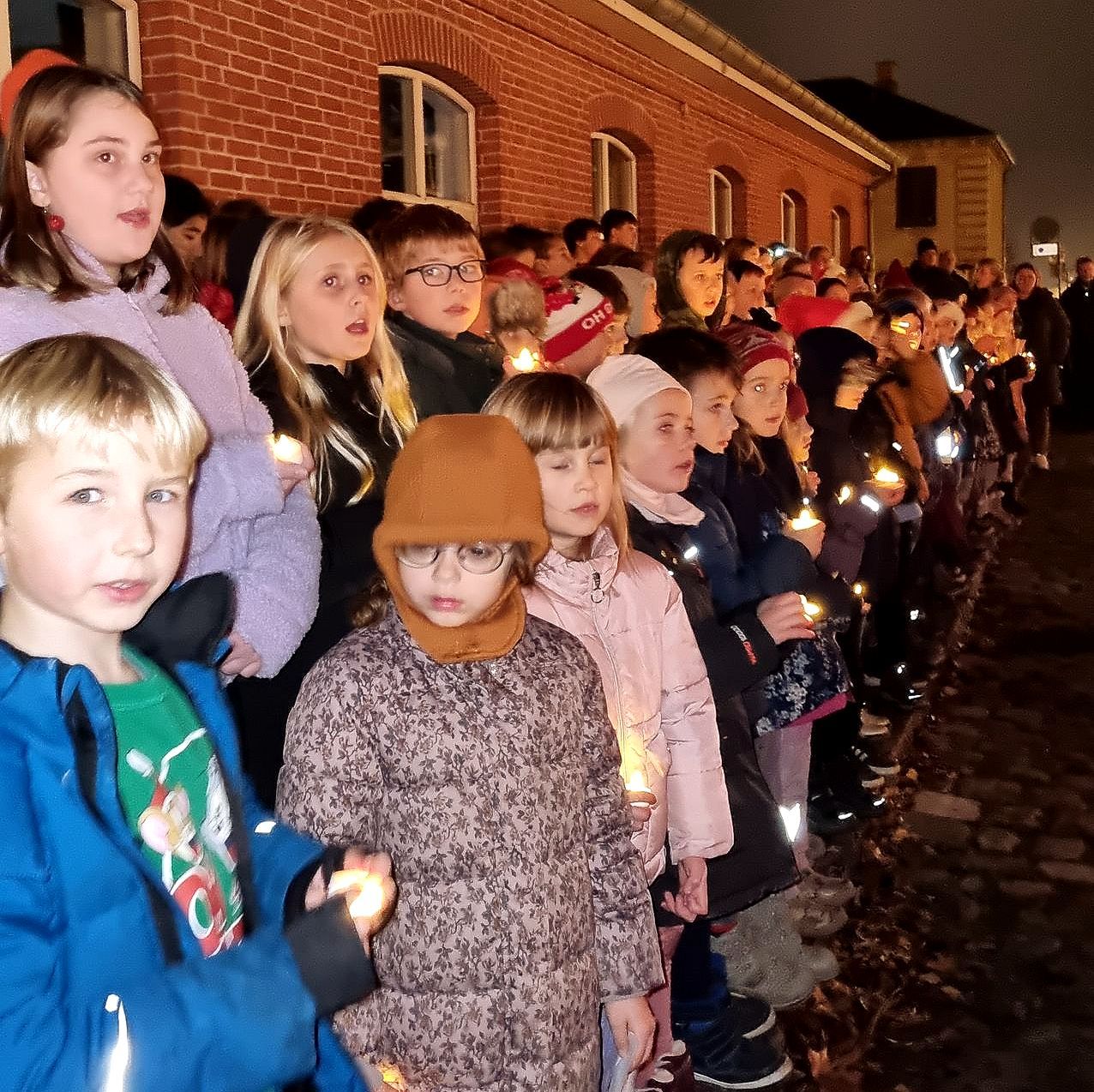 Billede fra jul i Præstø - Børnene fra Præstø Privatskole synger julesange
