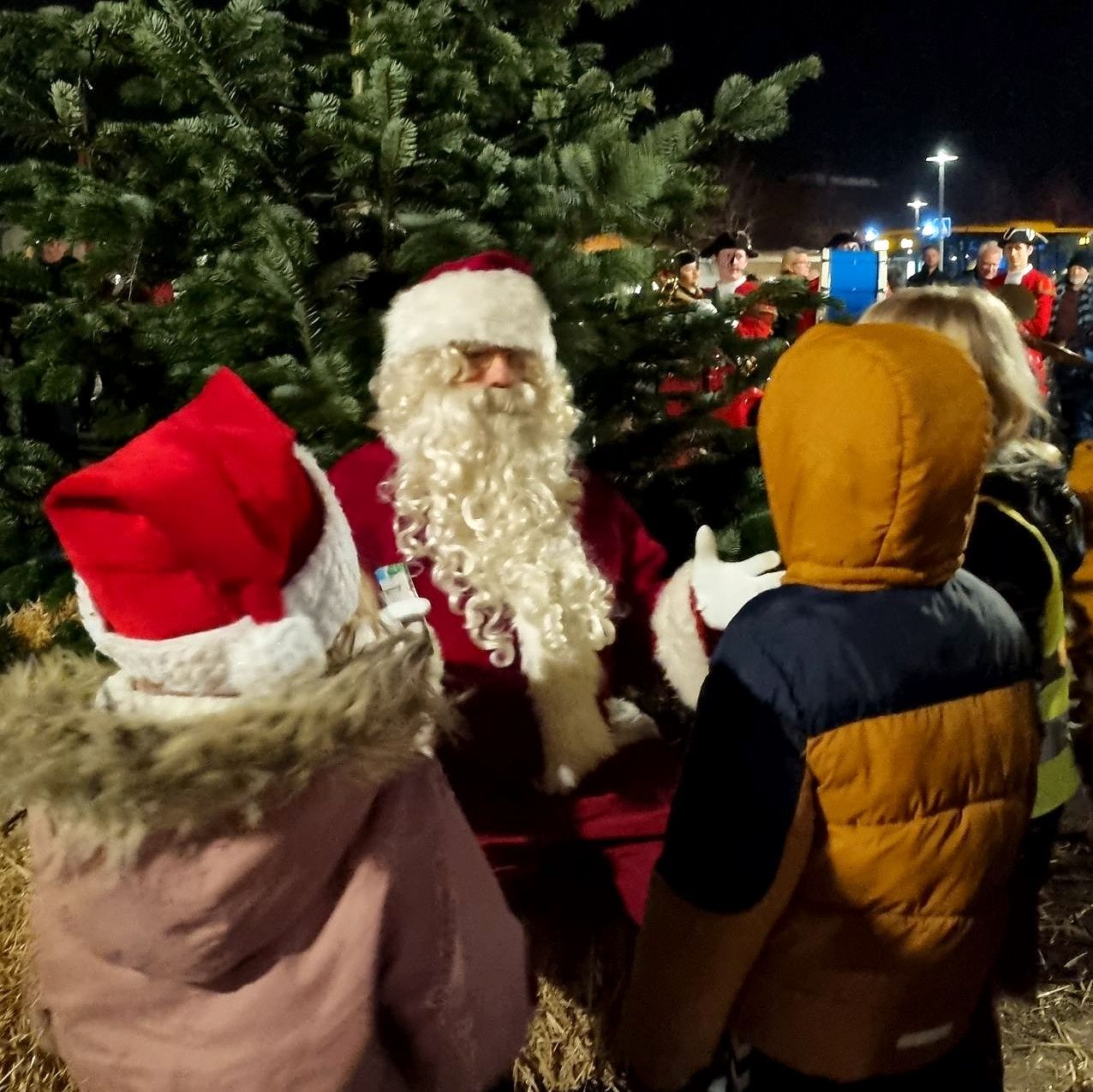 Billede fra jul i Præstø - Julemanden med børn