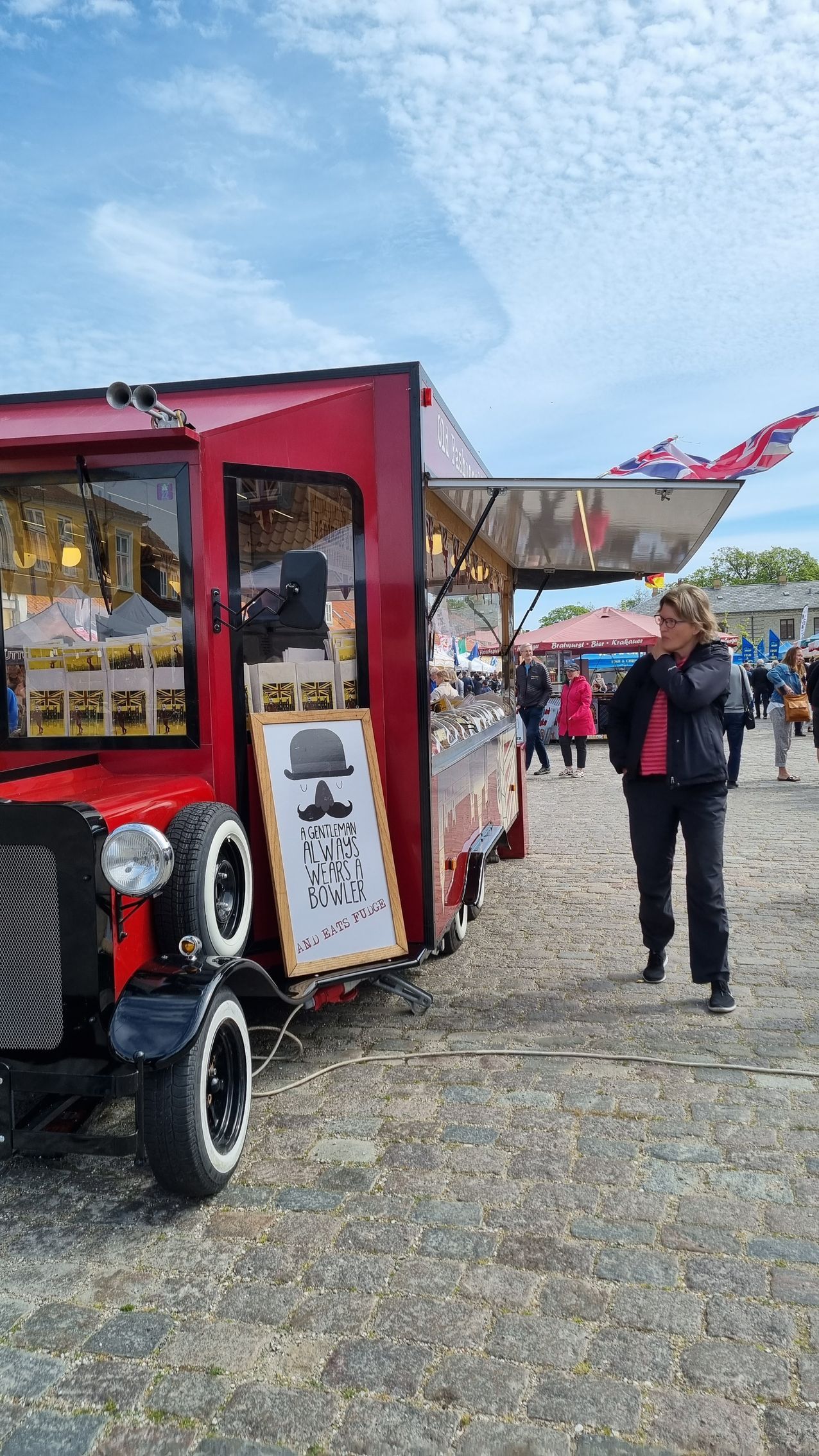 Fransk Forår i Præstø: Flot bod i veteranbil