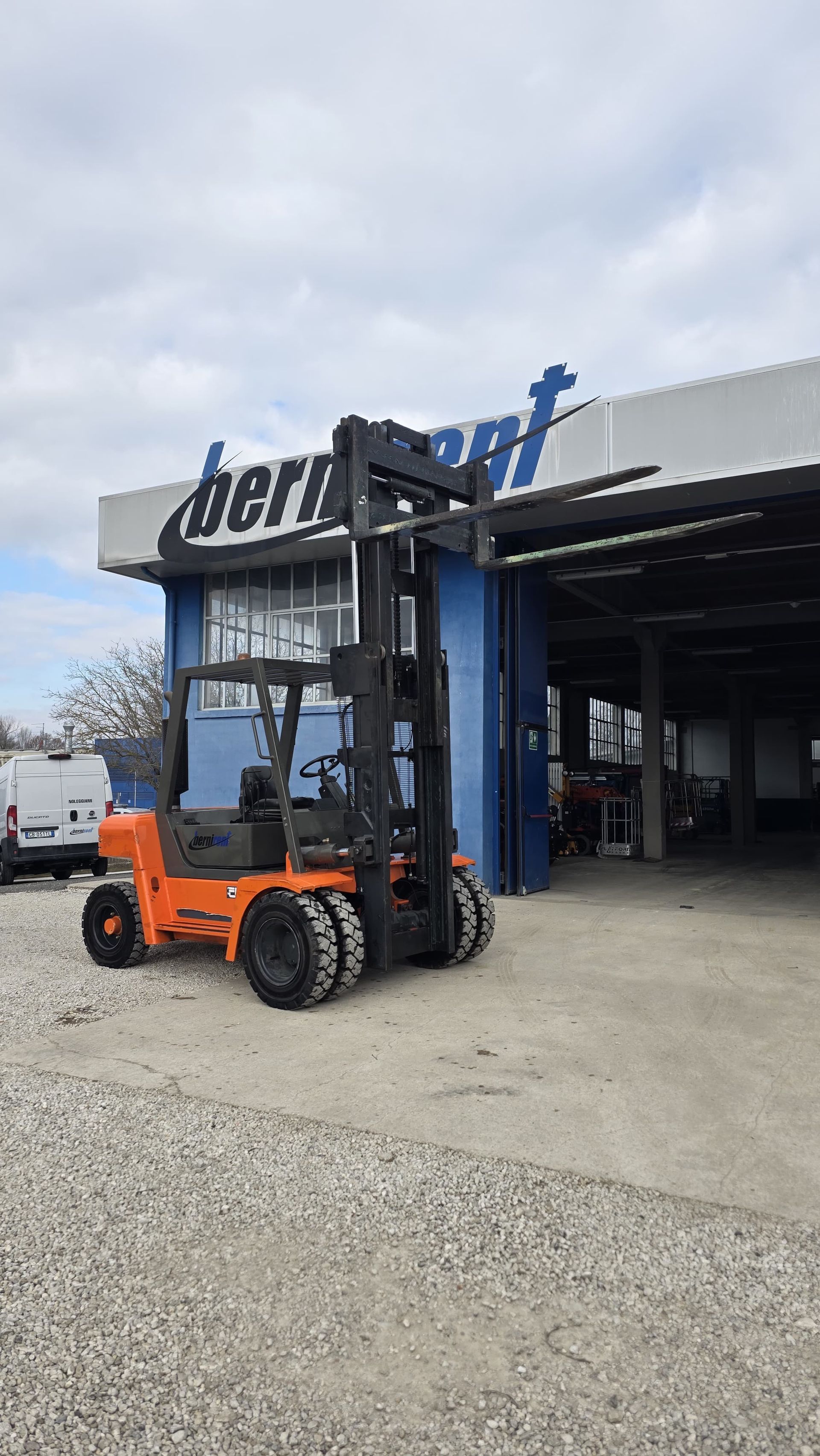 sollevatore telescopico rotante