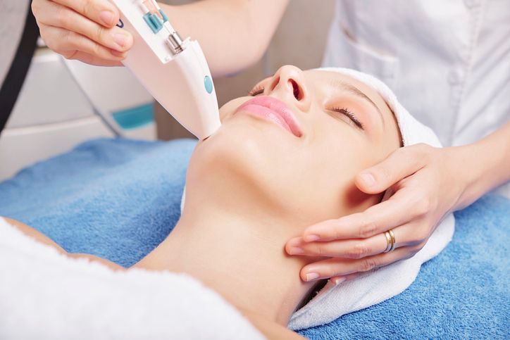 Injection of skin boosters