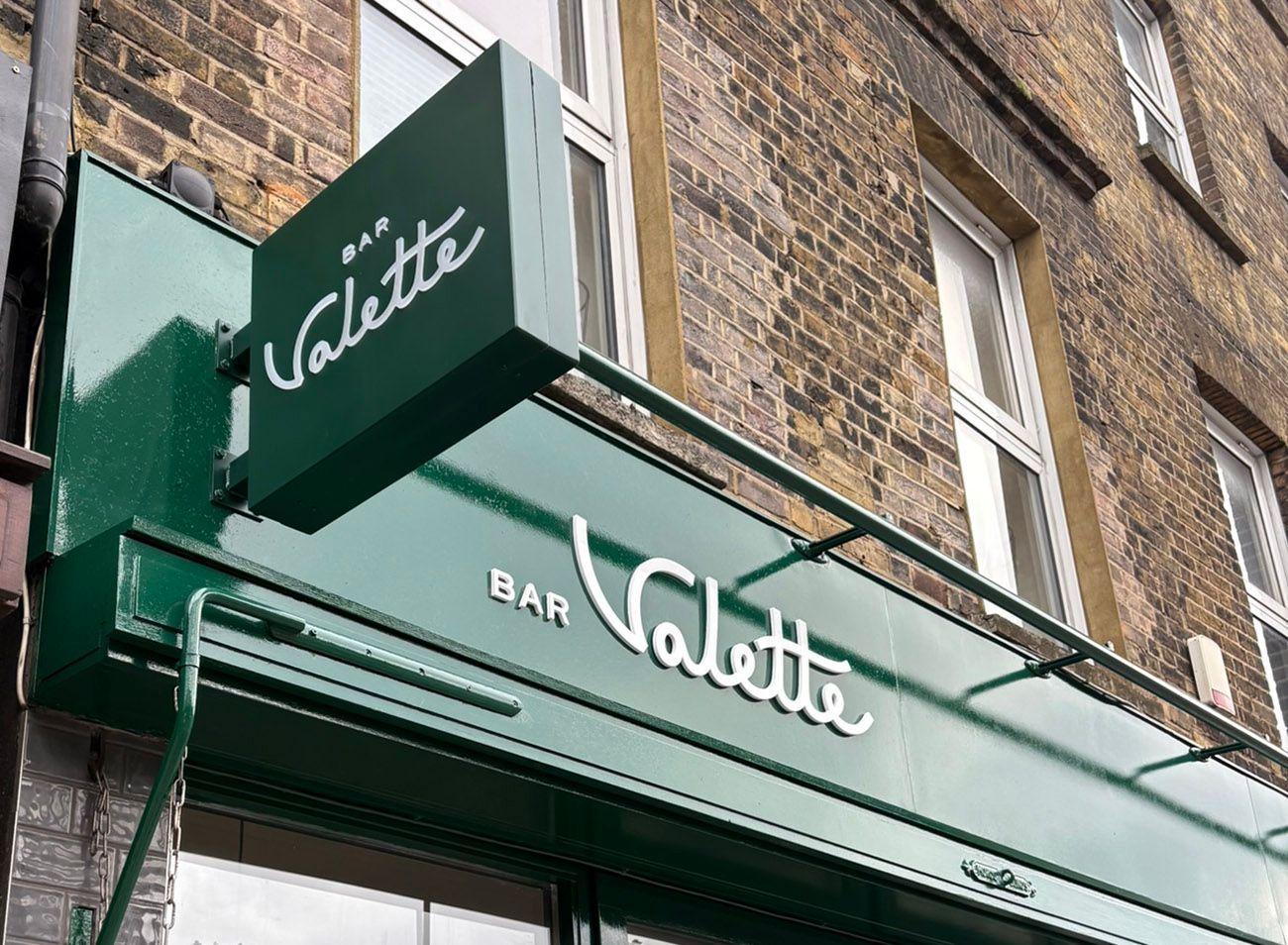 Bar Valette illuminated sign