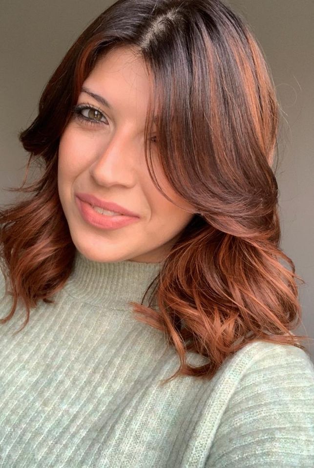 taglio di capelli di media lunghezza