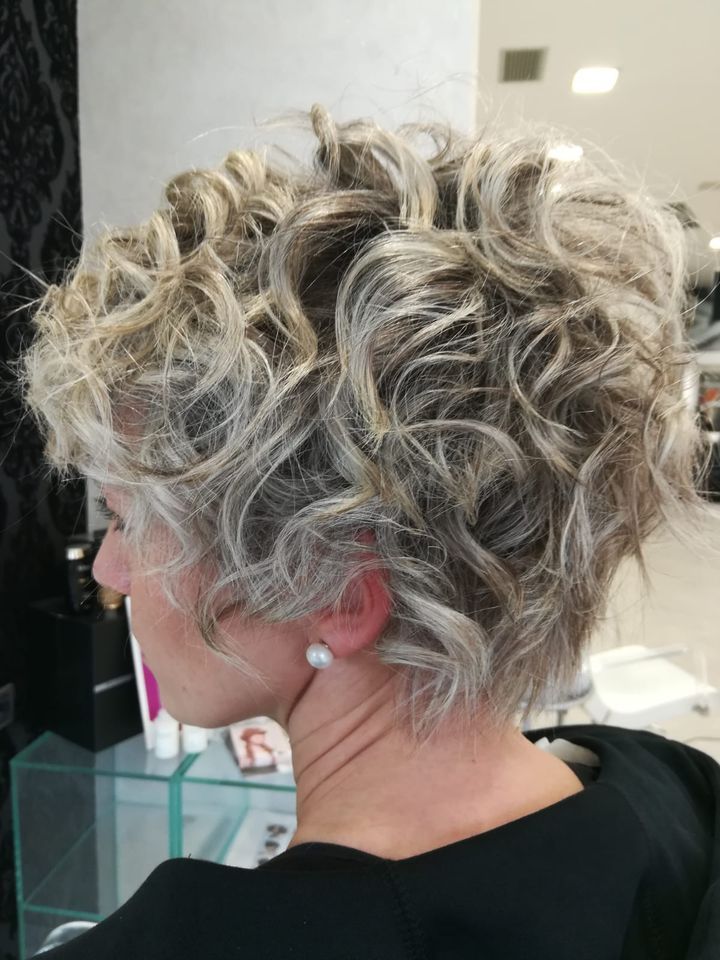 taglio cordo donna con onde