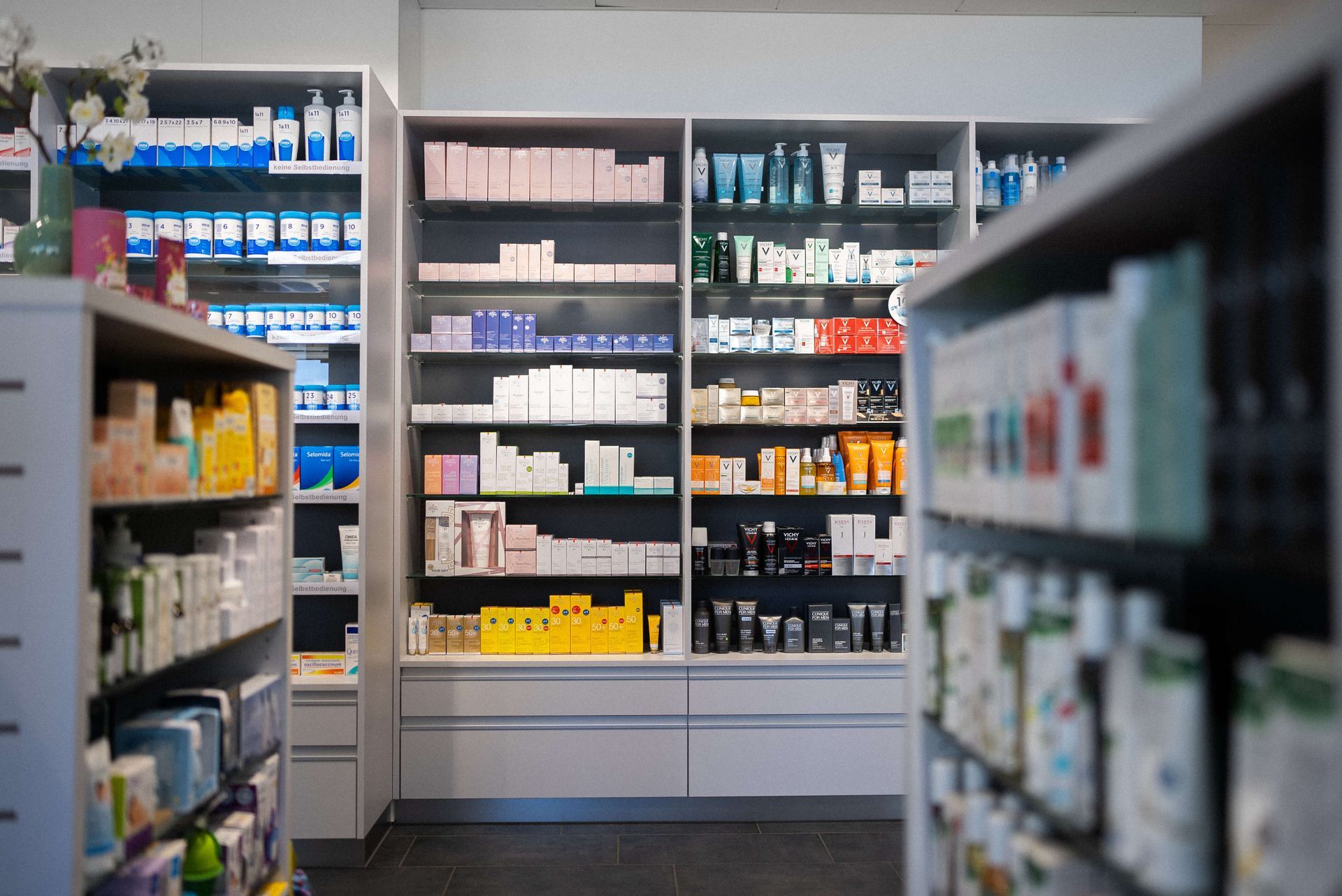 Verkaufsraum der Apotheke-Drogerie Kurz