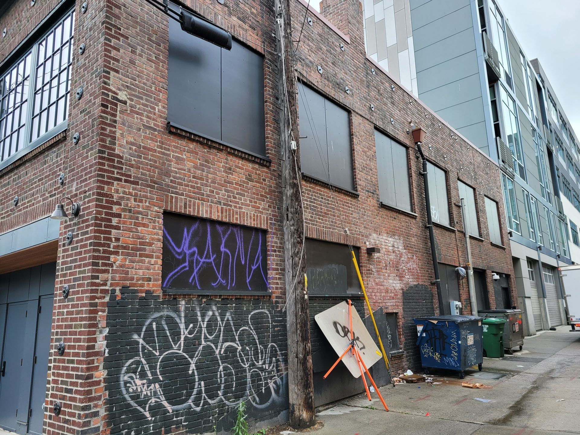 A brick building with graffiti on the side of it