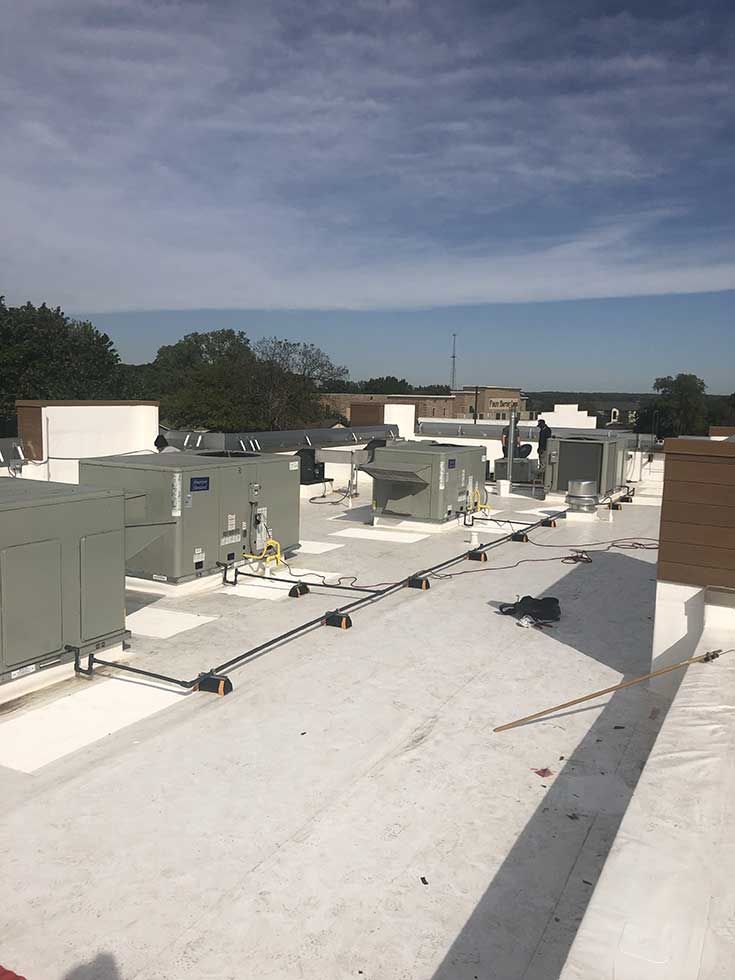 A white roof with a lot of buildings on it