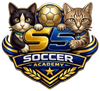 Logotipo de la Academia de F&uacute;tbol con dos gatos, un bal&oacute;n de f&uacute;tbol dorado y letras azul y doradas.