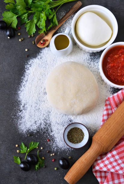 Ingredienti pronti per la pizza