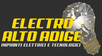 Logo di Electro Alto Adige, azienda elettrica e tecnologica, con il contorno di una lampadina su una mappa dell'Europa.