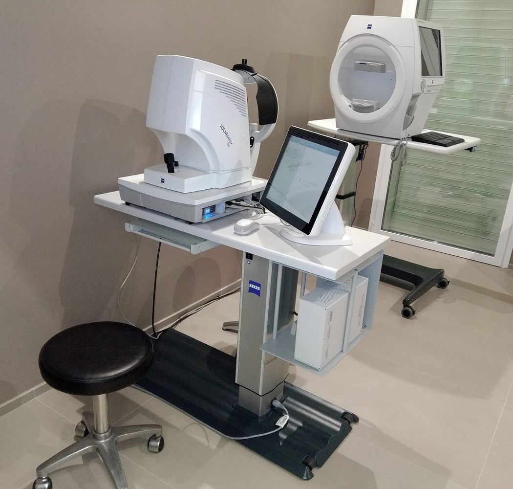 attrezzatura clinica per esame oftalmologico