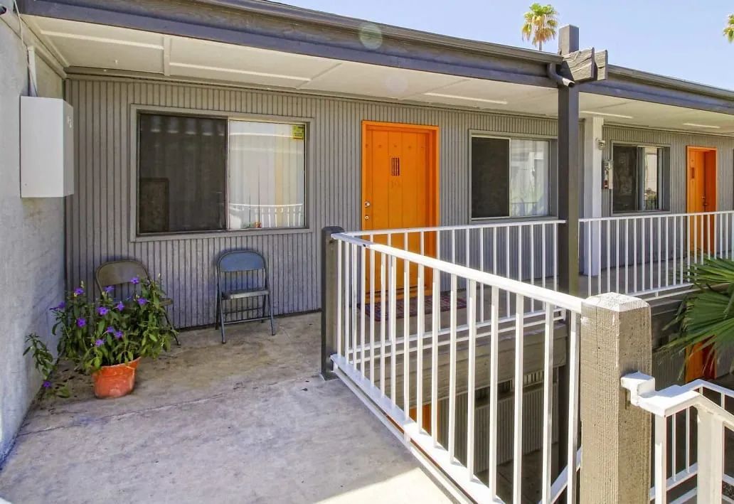 Canyon Club Apartments - Image 1