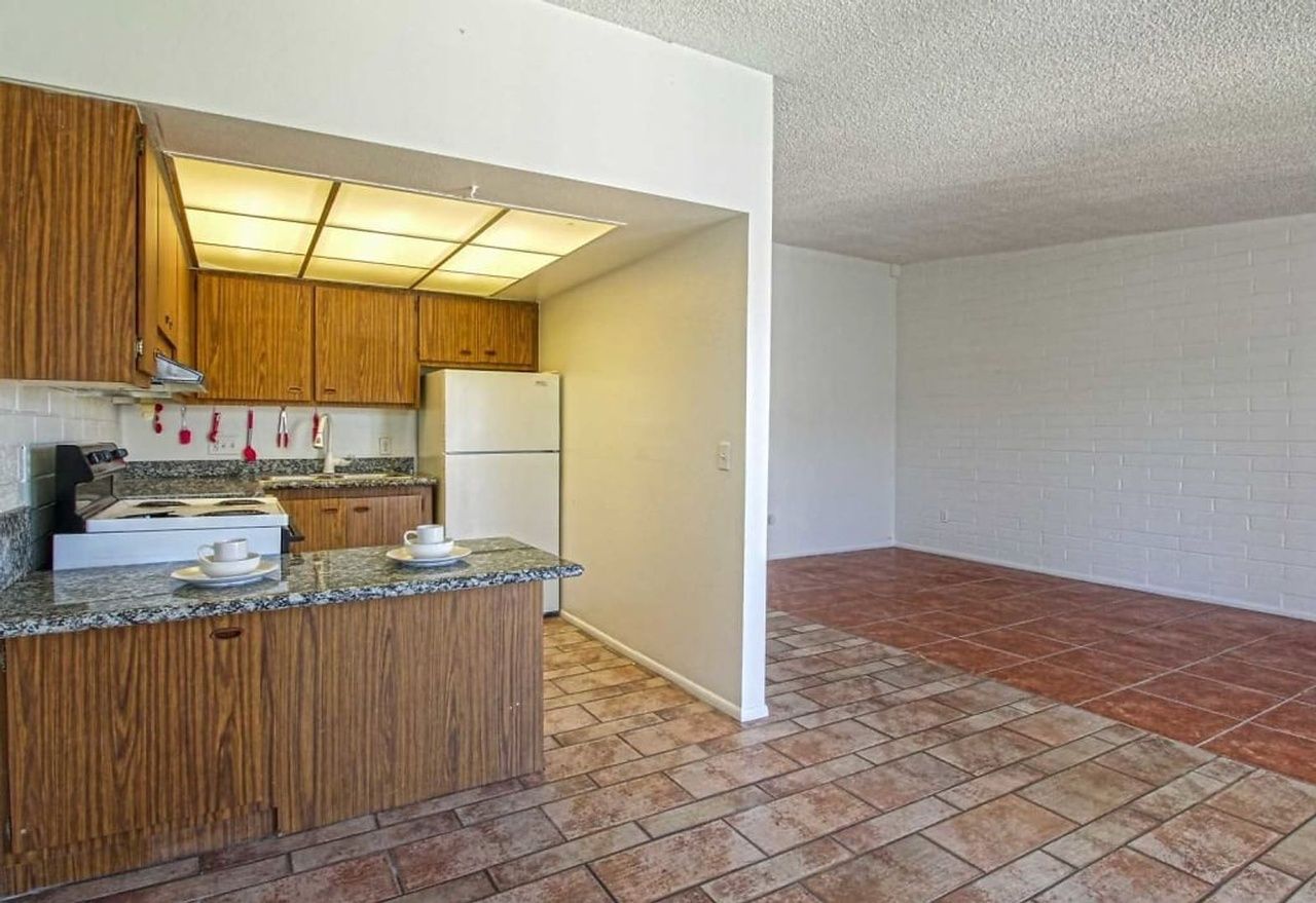 Canyon Club Apartments - Image 3