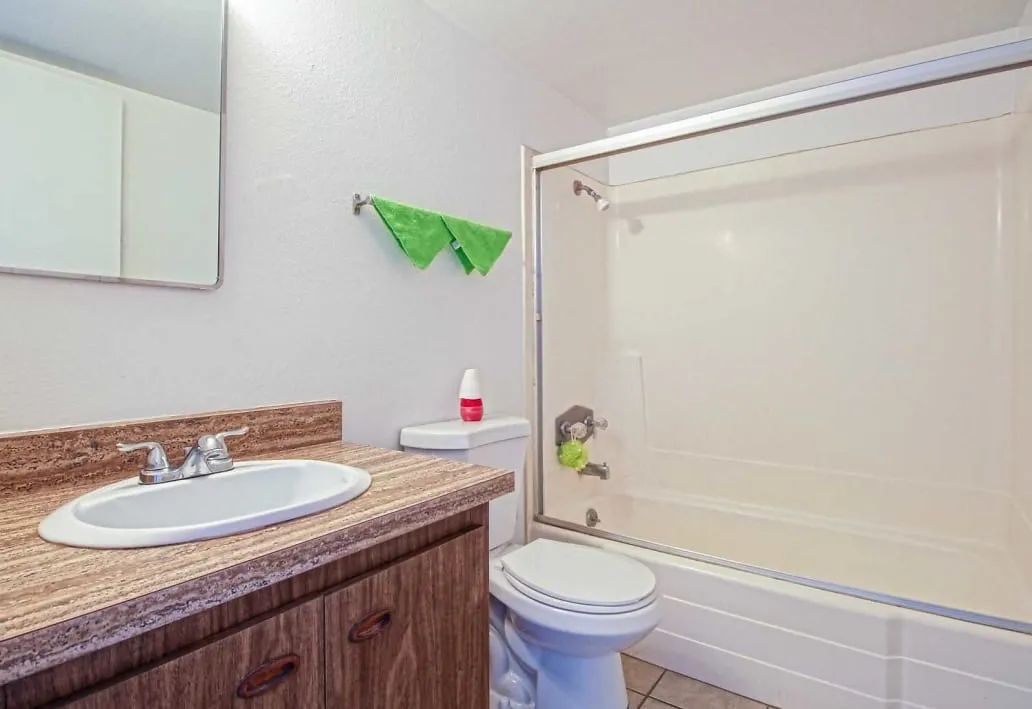 Canyon Club Apartments - Image 7